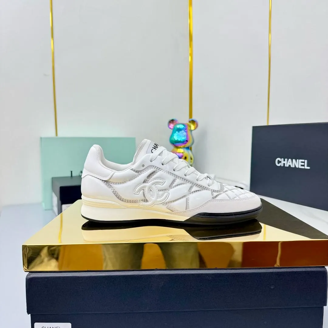 👟👟Ex-factory price 620👟👟 Top version Chanel Chanel - 2025 counter top casual sports shoes This sneaker is a classic design; the upper is electro-embroidered with a variety of techniques; the outsole is fashionable and sporty; it is extraordinary and incorporates a variety of color matching elements... The diversified mix and match is very beautiful and versatile, and can be used for leisure, fashion, sports and outdoor... ꫛꫀꪝ Go➫ Material: ❶Upper is made of: original cowhide ❷Inner lining is made of: original imported sheepskin ❸Outsole is based on: original TPU combination outsole Special counter boutique packaging complete set for women 35–41